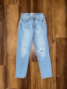 2/$22🌼 Universal Thread Mid Rise 80s Slim Jeans size 4 regular
